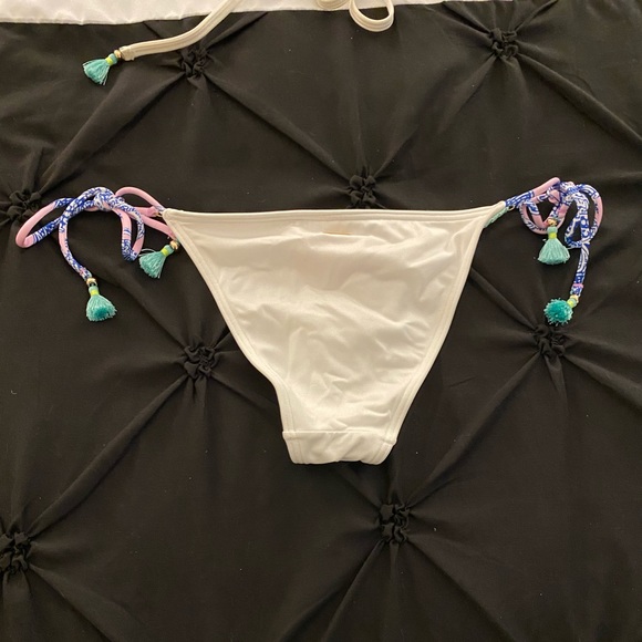 Victoria’s Secret Bikini. 34B  top x-small bottoms - Picture 7 of 7